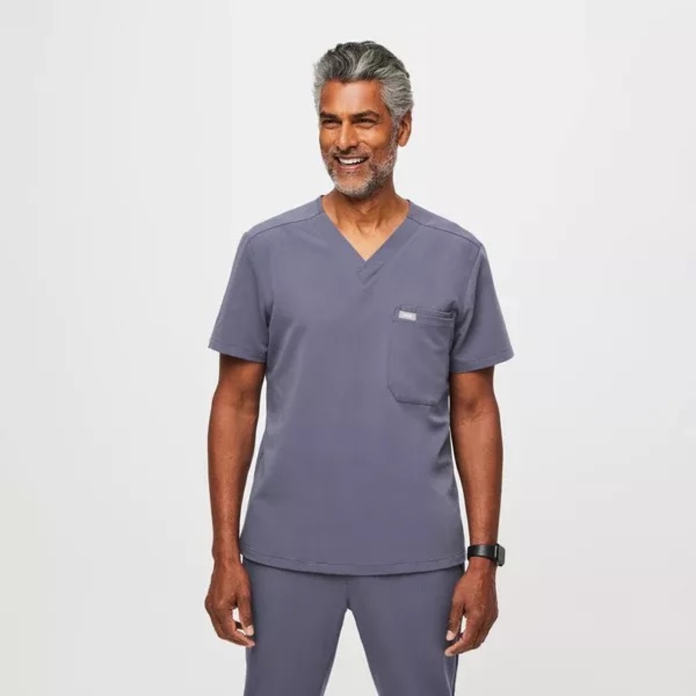 FIGS Axim scrubs space navy men’s size small 31 inch in seam seven pockets, NEW